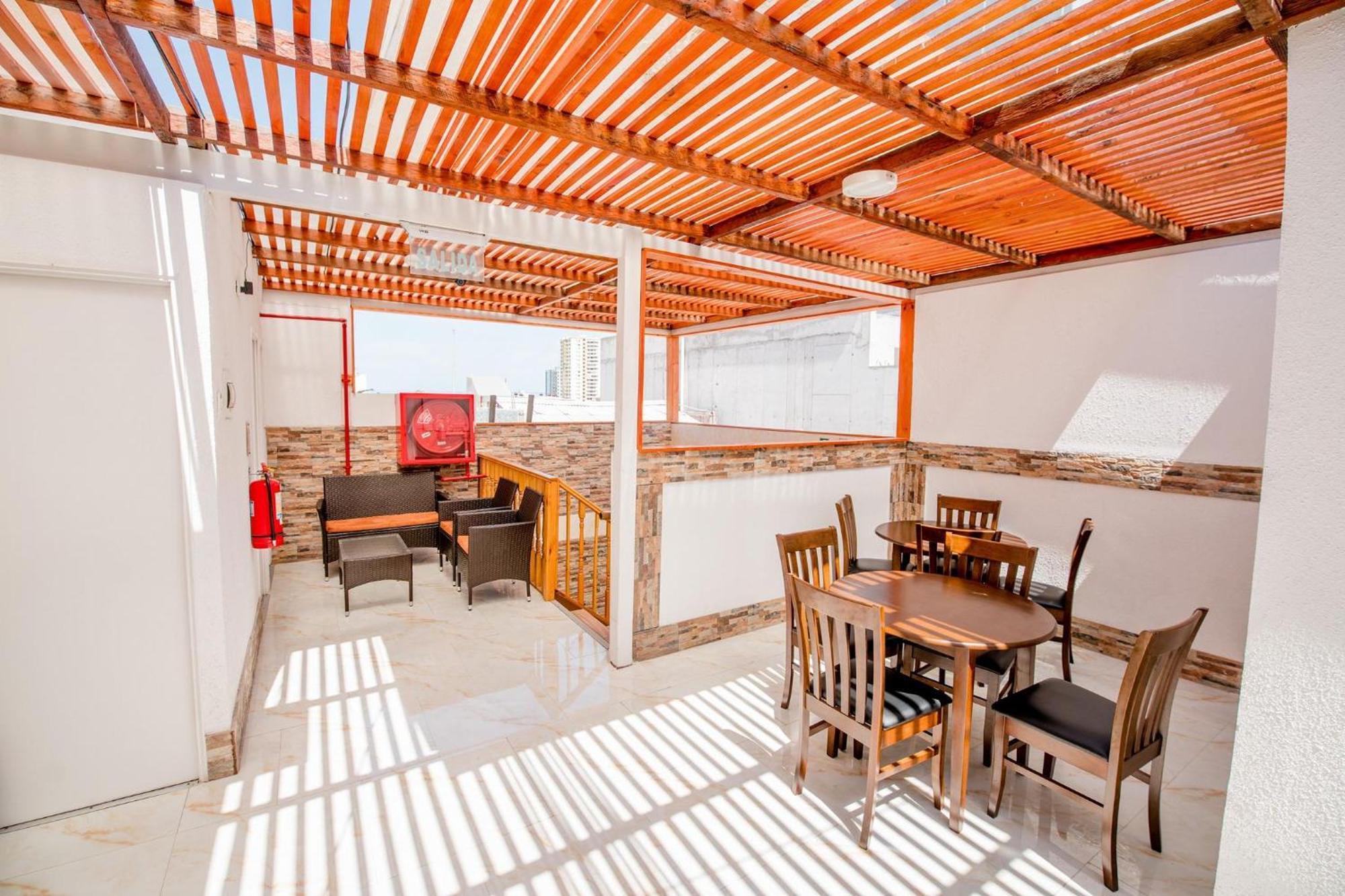 San Cristobal - Labbe Hotel Iquique